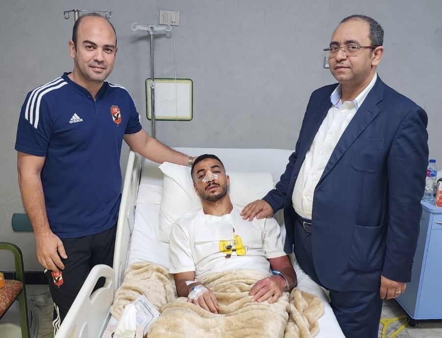 «عبدالمنعم» يغادر المستشفى بعد جراحة الأنف